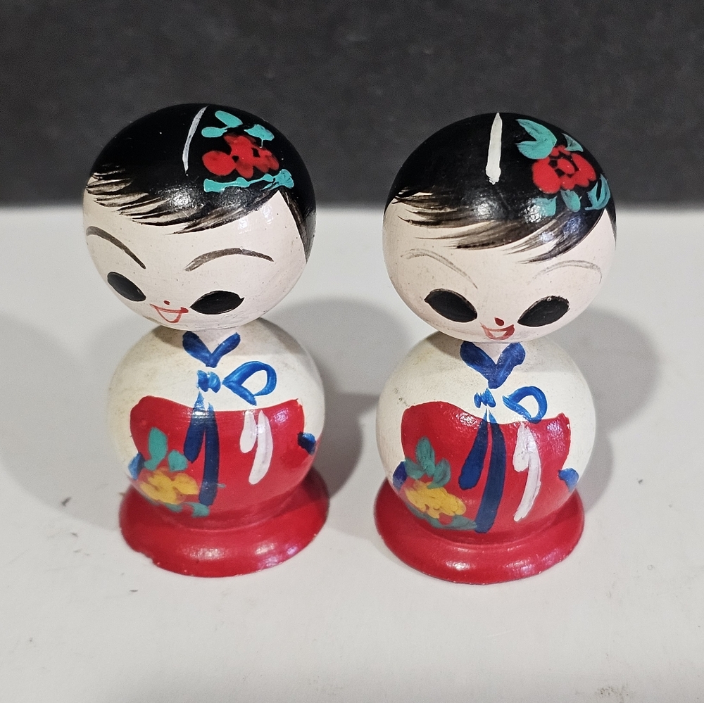 Vintage Korean Mini Kokeshi Dolls set of 2 - Picture 6 of 7